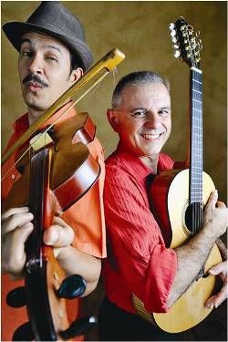 Siba e Corrêa desfilam suas influências