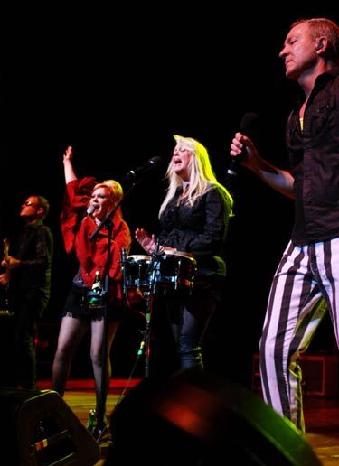 Keith, Kate, Cindy e Fred: reis da new wave fizeram festa oitentista em SP