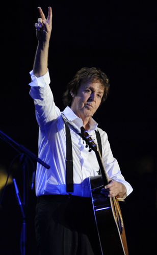 Paul McCartney, vulgo Macca, misturou hits do Beatles, do Wings e da carreira solo na abertura da décima edição do Coachella Music & Arts Festival