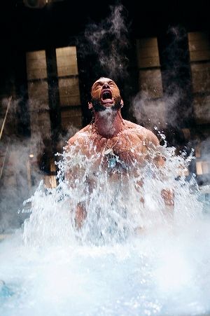 Origem do mais famoso X-Men se perde em roteiro pouco inspirado