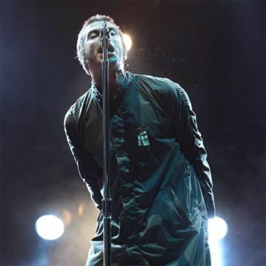 Liam se revoltou com "coisas" atiradas no palco pela plateia