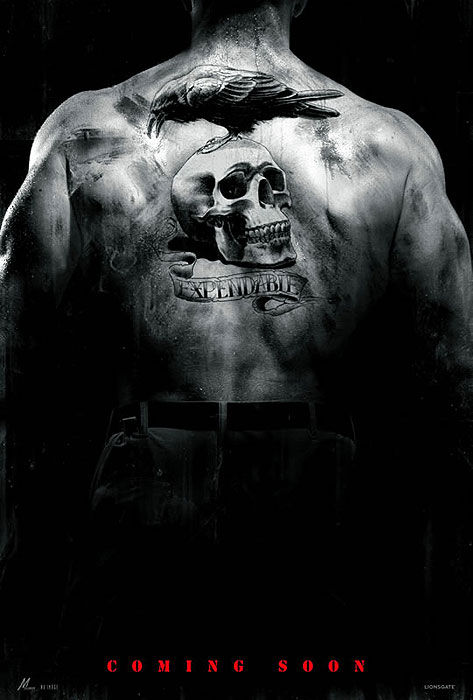 Poster do filme Os Mercenários, com Sylvester Stallone, divulgado no Festival de Cannes, na França