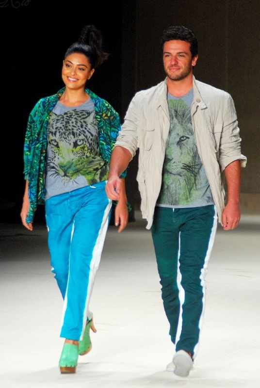 Casal das "Índias": Juliana Paes e Rodrigo Lombardi desfilaram para a TNG no Fashion Rio primavera/versão 2010