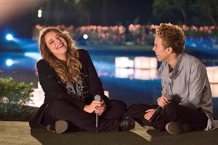 Ana Carolina e Maria Gadú tricotam e fazem um som