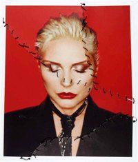 DEBBIE HARRY - "Destruir e reconstruir" foi a simbologia adotada pela própria artista para a imagem, clicada originalmente na redação da Dazed & Confused, em Londres.