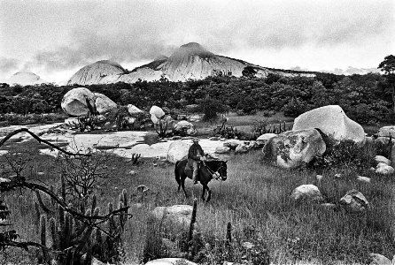 FAZENDA LAGOA FORMOSA - São Rafael, Rio Grande do Norte "Eu testemunhei o esforço dos vaqueiros locais, orgulhosos de suas roupas de couro, lutando para preservar sua cultura."