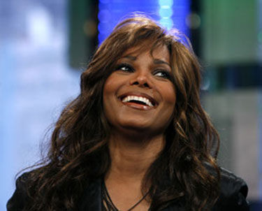 Janet Jackson irá substituir Michael para homenagear o irmão, morto em junho do ano passado