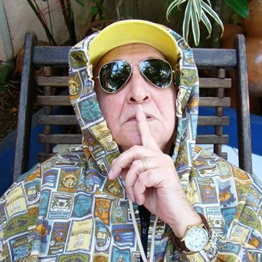 O mestre Donato acabou de lançar o CD Sambolero, onde passa a limpo pontos altos de sua carreira. Este dueto com Pagodinho é uma das inéditas do trabalho