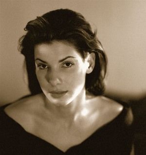 Sandra Bullock ganhou no toriedade pelos papéis em comédias românticas - mas estourou em um fi lme de ação; Velocidade Máxima (1994)