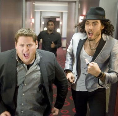 Jonah Hill e Russel Brand são os protagonistas de Get Him to the Greek