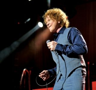 FUTURO Sai o Simply Red, entra Mick Hucknall