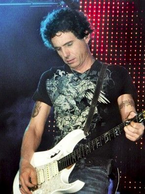 DO ROCK - Hudson agora divide estúdios com Matt Sorum e Mike Inez