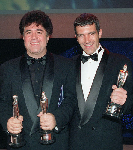Juntos em 1999, na European Film Academy, no Teatro Schiller, em Berlim, Alemanha; Almodóvar recebeu o prêmio da categoria cinema europeu e o prêmio da audiência, e Banderas foi premiado pela sua contribuição ao cinema europeu