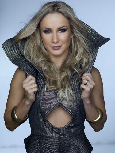"As Máscaras", sucesso de Claudia Leitte, vai integrar trilha sonora da Copa do Mundo 2010