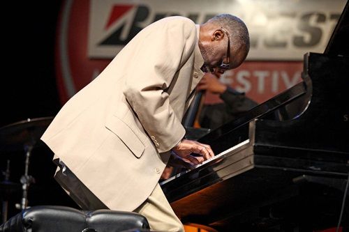 Ahmad Jamal esbanja energia aos 80 anos de idade