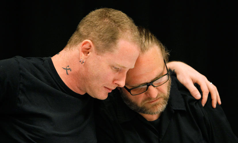 Corey Taylor e Shawn Crahan emocionados durante conferência de imprensa