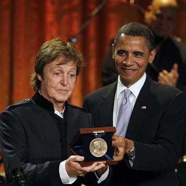Paul McCartney recebe o Gershwin Prize das mãos de Barack Obama