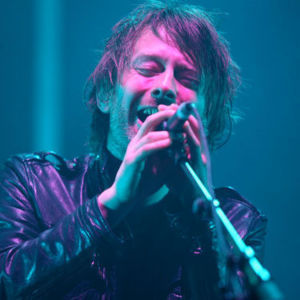Thom Yorke segue com a bandeira em prol da cena independente