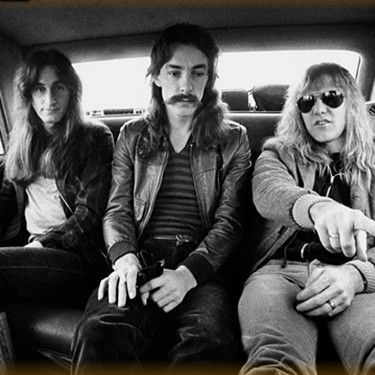 Em Beyond the Lighted Stage, os reservados integrantes do Rush relembram sua carreira e o mito em torno da banda