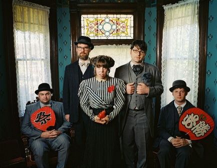 The Decemberists grava o sexto álbum com participação de Peter Buck, guitarrista do REM