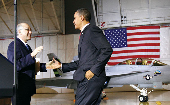 MISSÃO CUMPRIDA Obama e Ken Salazar revelam seus planos para expandir a extração de petróleo fora das praias no dia 31 de março - três semanas antes do desastre da BP.