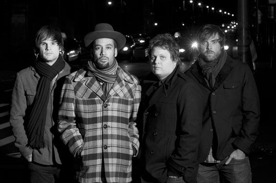 EQUIPE ENTROSADA Harper (segundo à esq.) e a turma do Relentless7