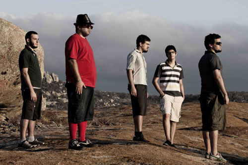 Mombojó volta à ativa mais experiente e mais unido em novo álbum