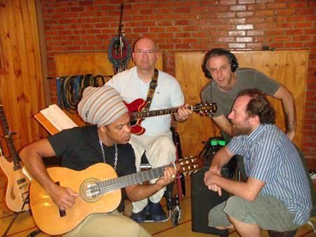 Carlinhos Brown recebe Herbet Vianna, Bi Ribeiro e João Barone em seu novo disco