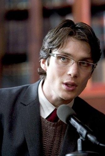 Cillian Murphy como Dr. Jonathan Crane (o Espantalho), em Batman Begins