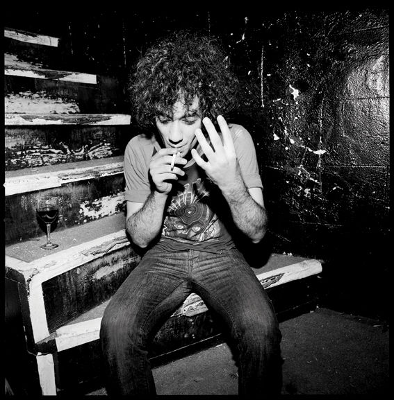 ALBERT HAMMOND JR. - "Foi logo depois de um show solo dele. Ele estava ouvindo Bob Dylan e isso reflete até no resultado da foto. Achei que ele ficou parecido com o Bob."