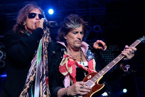 Steven Tyler não contou aos integrantes do Aerosmith sobre sua possível participação como jurado no American Idol