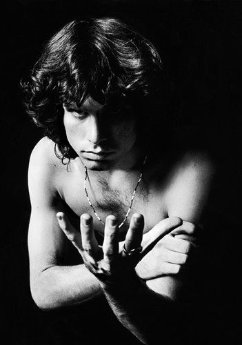 Jim Morrison em foto publicada no livro The Doors Por The Doors (Editora Agir)