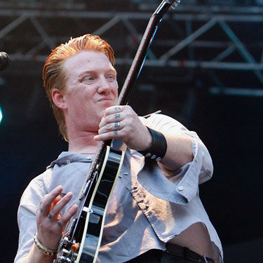 Josh Homme vem ao Brasil junto ao Queens of the Stone Age