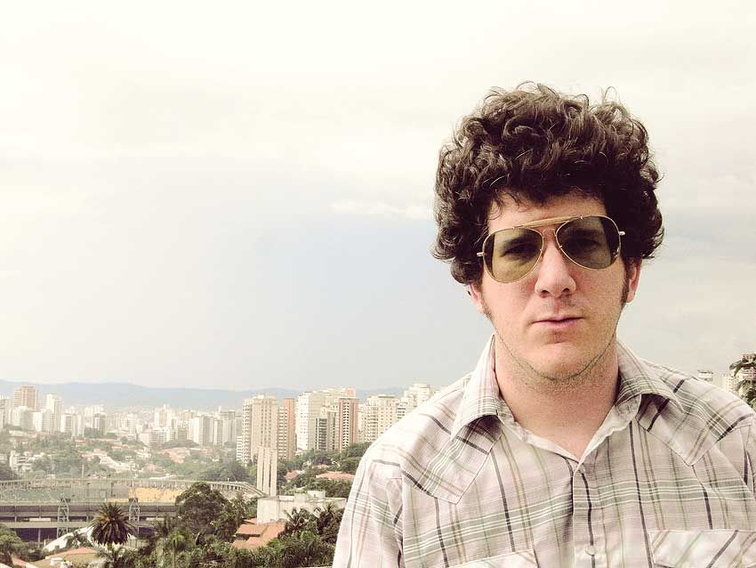 REALIZADO Kassin adora o que faz