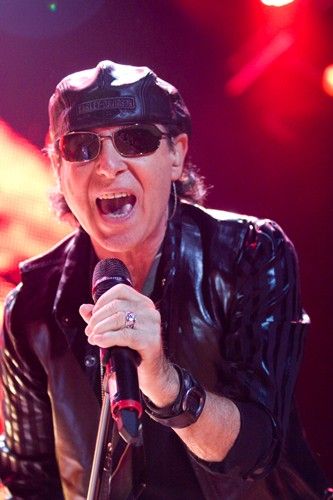 Klaus Meine à frente do Scorpions em São Paulo
