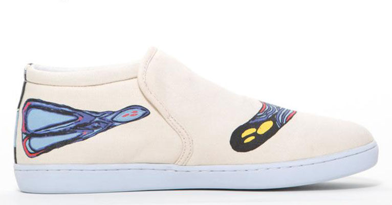 Sapatos chegam às lojas em março