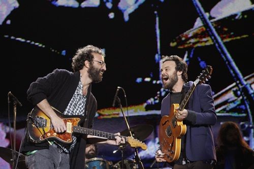 Marcelo Camelo e Rodrigo Amarante estavam em clima de irmandade durante o show do Los Hermanos no SWU