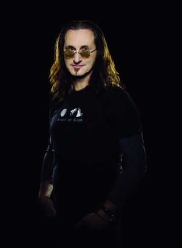 LONGE DA BADALAÇÃO Geddy Lee valoriza a independência do Rush