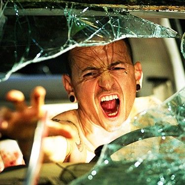 Chester Bennington em cena de Jogos Mortais - O Final