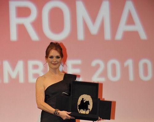 Julianne Moore recebe o prêmio Marco Aurélio no Festival de Cinema de Roma