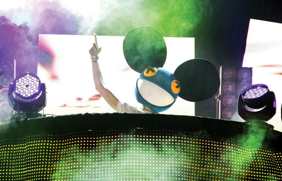 Joel Zimmerman em sua versão Deadmau5, ao vivo