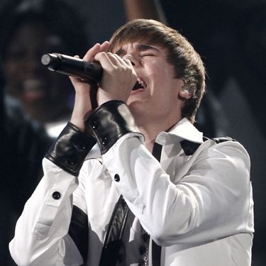 Justin Bieber se apresenta no American Music Awards