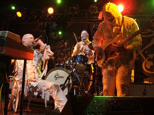O The Mummies em show no Goiânia Noise Festival