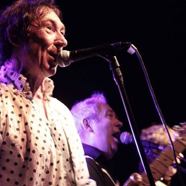 Apresentação de um dos maiores nomes do punk, o Buzzcocks