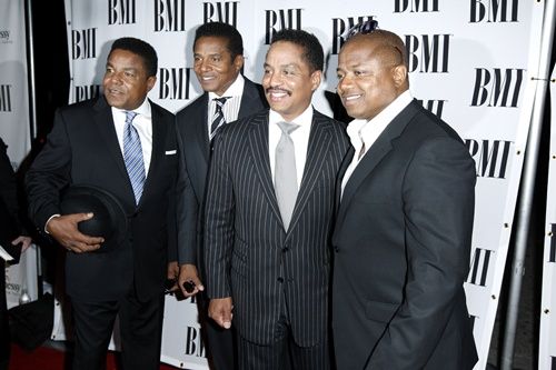 Tito, Jackie, Marlon e Randy Jackson, que no ano que vem vão fazer uma homenagem ao irmão Michael