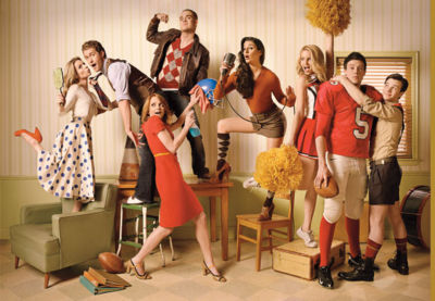 A partir da esq: Jessalyn Gilsig, Matthew Morrison, Jayma Mays, Mark Salling, Lea Michelle, Dianna Agron, Cory Monteith e Chris Colfer - parte do elenco será substituído conforme os veteranos forem se formando