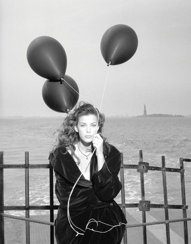 Liv Tyler 1994 "Foi muito fácil de fazer. Liv é um doce e pura simpatia, assim como seu pai, Steven [Tyler, vocalista do Aerosmith], com quem também eu trabalhei na mesma ocasião."