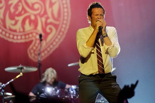 Stone Temple Pilots faz show tecnicamente correto, mas sem muita intensidade por parte dos integrantes