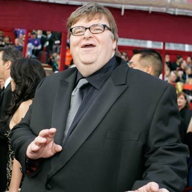 Michael Moore saiu em defesa de Julian Assange, cofundador do WikiLeaks