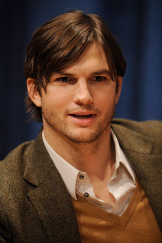 Ashton Kutcher estampará catálogo da nova coleção da marca brasileira Colcci
